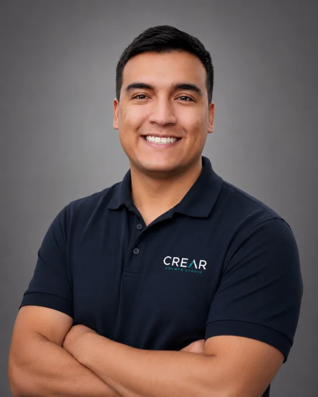 Christian Reyes, fundador de CREAR Growth Studio